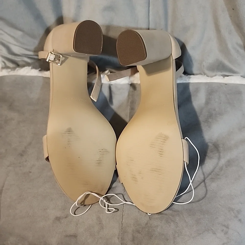 Call it Spring sandals - Picture 2 of 2